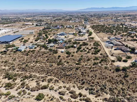 View/Area - 8767 Malpaso Rd, Phelan, CA 92371 photo 11 of 13