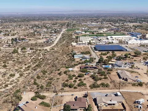 View/Area - 8767 Malpaso Rd, Phelan, CA 92371 photo 12 of 13