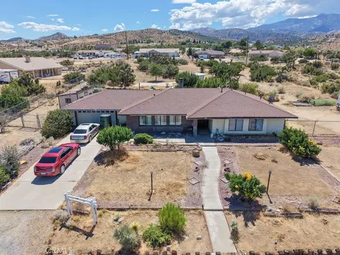 View/Area - 8767 Malpaso Rd, Phelan, CA 92371 photo 2 of 13
