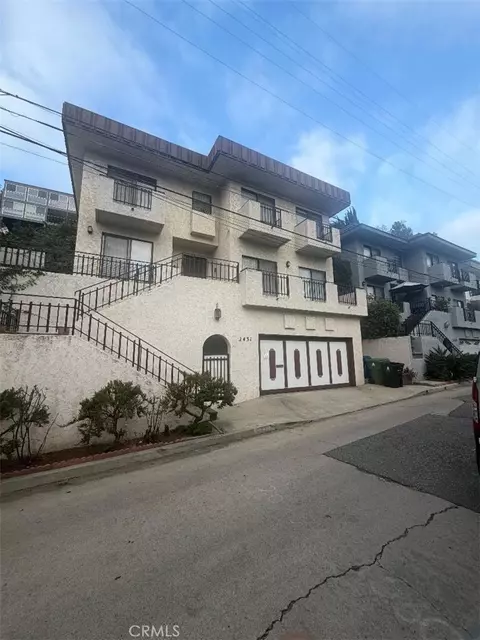 2431 Claremont, Los Angeles, CA 90027