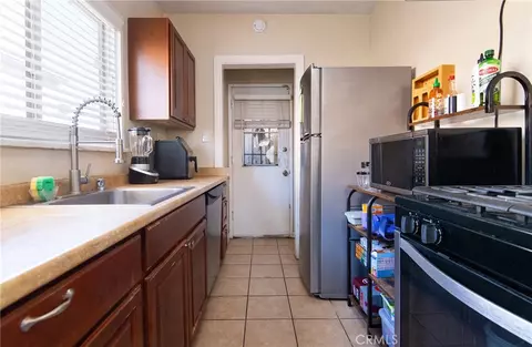 Entry Way - 482 E 59th St, Long Beach, CA 90805 photo 1 of 1