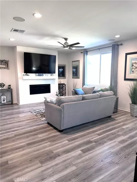 Living - 34488 Lapis Ct, Murrieta, CA 92563 photo 2 of 3