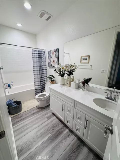Bath - 34488 Lapis Ct, Murrieta, CA 92563 photo 2 of 2