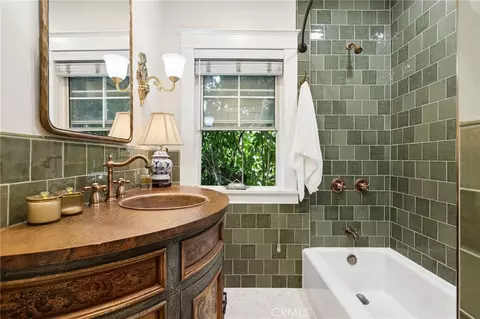 Bath - 107 Bennett, Long Beach, CA 90803 photo 1 of 5