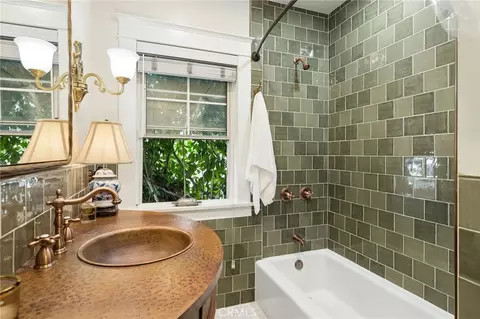Bath - 107 Bennett, Long Beach, CA 90803 photo 3 of 5
