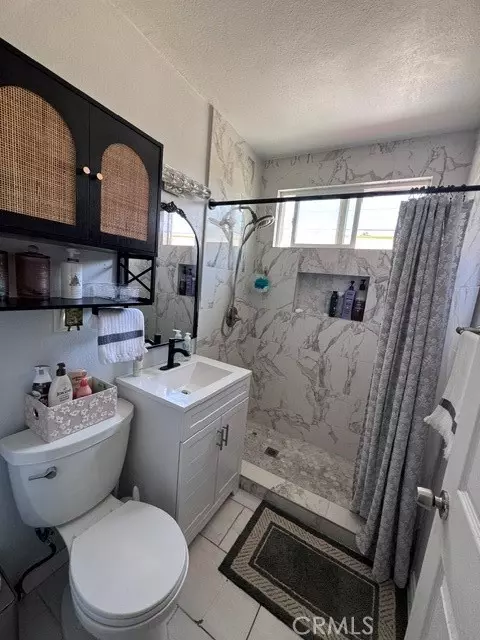 Bath - 191 E Fromer, Rialto, CA 92376 photo 1 of 1