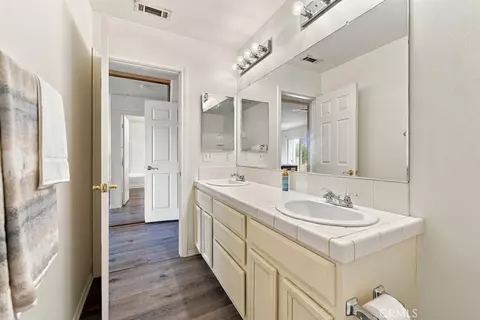 Bath - 8317 Alameda St, Downey, CA 90242 photo 4 of 6