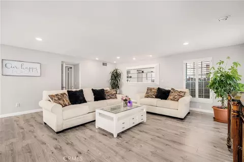 Living - 6020 Ocean Blvd, Long Beach, CA 90803 photo 2 of 2