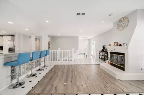 Entry Way - 6020 Ocean Blvd, Long Beach, CA 90803 photo 5 of 8