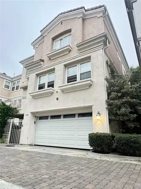 7832 Daisy Cir, Huntington Beach, CA 92648