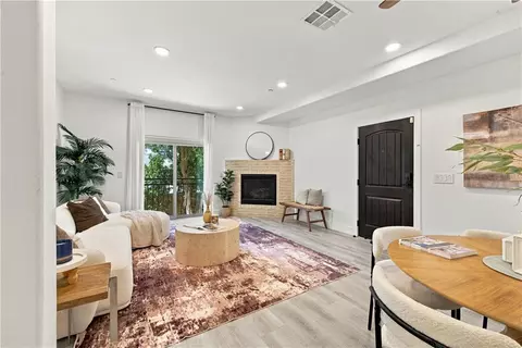 5737 Camellia #118, North Hollywood, CA 91601