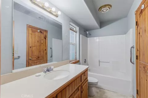 Bath - 107 Pine Rdg, Crestline, CA 92325 photo 2 of 3