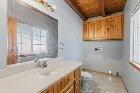 Bath - 107 Pine Rdg, Crestline, CA 92325 photo 3 of 3