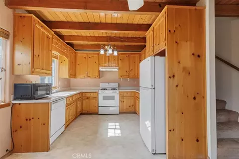Kitchen - 107 Pine Rdg, Crestline, CA 92325 photo 1 of 4