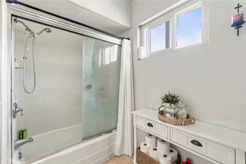 Bath - 9081 Tangelo Ave, Fontana, CA 92335 photo 2 of 2