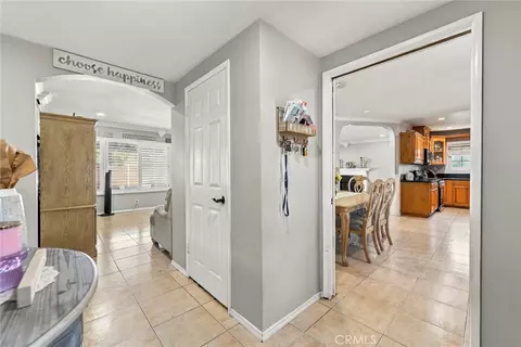 Entry Way - 9081 Tangelo Ave, Fontana, CA 92335 photo 2 of 4