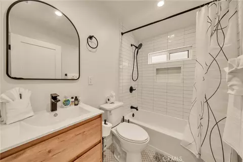Bath - 15331 Lemay St, Van Nuys, CA 91406 photo 4 of 6