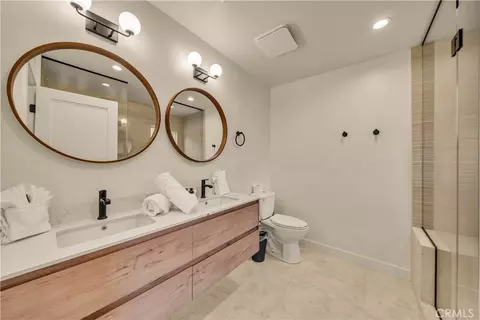 Bath - 15331 Lemay St, Van Nuys, CA 91406 photo 2 of 6