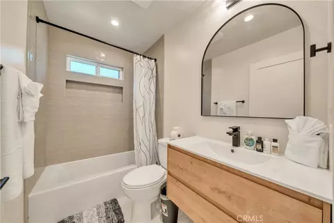 Bath - 15331 Lemay St, Van Nuys, CA 91406 photo 5 of 6