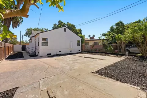 Exterior - 2435 Gale Ave, Long Beach, CA 90810 photo 9 of 10