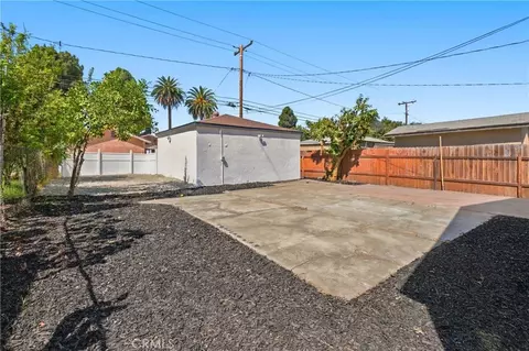 Exterior - 2435 Gale Ave, Long Beach, CA 90810 photo 10 of 10