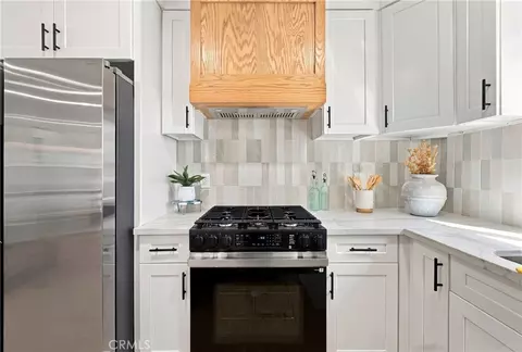 Kitchen - 2435 Gale Ave, Long Beach, CA 90810 photo 2 of 3