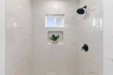 Bath - 2435 Gale Ave, Long Beach, CA 90810 photo 4 of 5