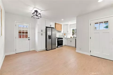 Entry Way - 2435 Gale Ave, Long Beach, CA 90810 photo 2 of 3