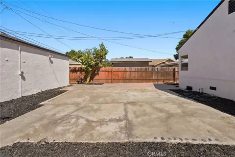 Exterior - 2435 Gale Ave, Long Beach, CA 90810 photo 5 of 10