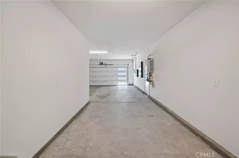 Entry Way - 16750 Yarrow Ln, Fontana, CA 92336 photo 11 of 13