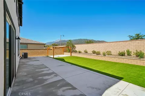 Exterior - 16750 Yarrow Ln, Fontana, CA 92336 photo 8 of 16