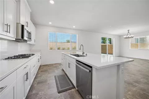 Kitchen - 16750 Yarrow Ln, Fontana, CA 92336 photo 2 of 2