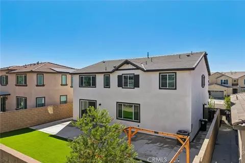 Exterior - 16750 Yarrow Ln, Fontana, CA 92336 photo 7 of 16