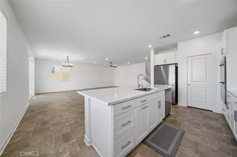 Entry Way - 16750 Yarrow Ln, Fontana, CA 92336 photo 4 of 13