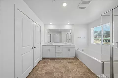 Entry Way - 16750 Yarrow Ln, Fontana, CA 92336 photo 7 of 13