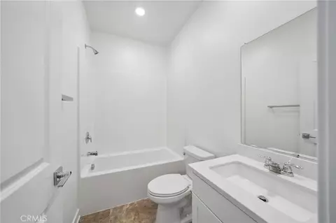 Bath - 16750 Yarrow Ln, Fontana, CA 92336 photo 1 of 3