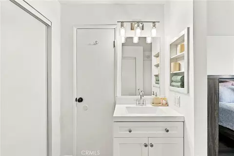 Bath - 5535 Ackerfield #8, Long Beach, CA 90805 photo 3 of 4