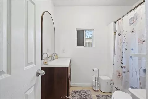 Bath - 512 S Willowbrook, Compton, CA 90220 photo 1 of 2