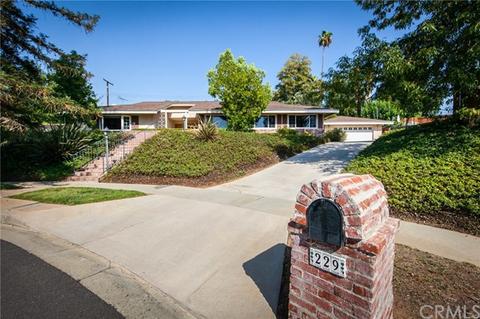 229 Eucalyptus Dr, Redlands, CA 92373 photo 1
