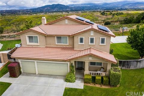 704 Windbound Ave, Beaumont, CA 92223 photo 1