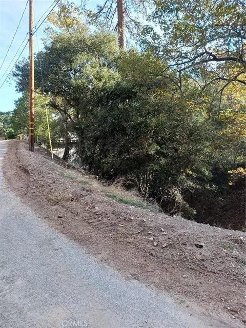 24764 Edelwiess Dr, Crestline, CA 92325