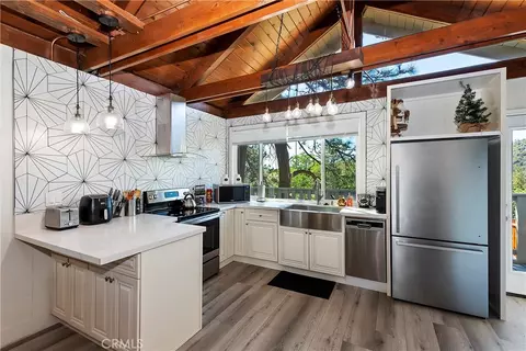 33026 Donner Ln, Arrowbear, CA 92382