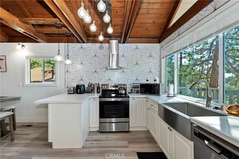 Kitchen - 33026 Donner Ln, Arrowbear, CA 92382 photo 4 of 4