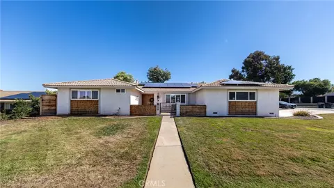 1441 Fernwood Dr, Redlands, CA 92374 photo 1