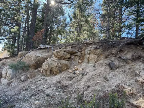 2686 Viking, Running Springs, CA 92382