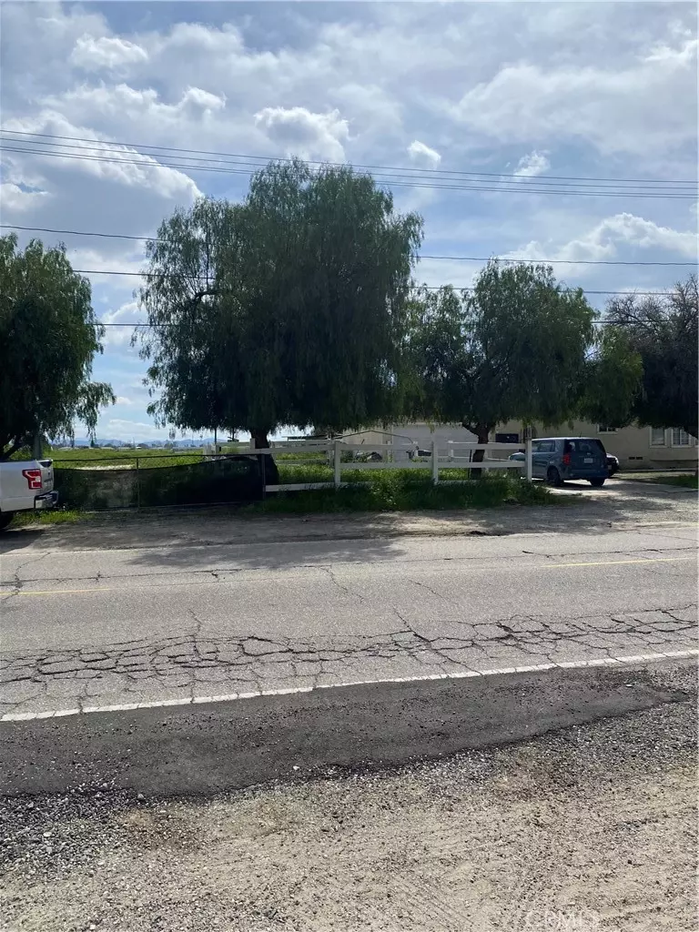 1410 Cottonwood Ave, San Jacinto, CA 92582 1 photo Movoto