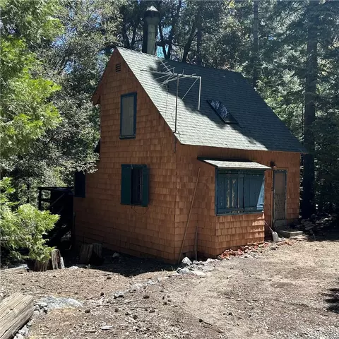 119 Barton Flats Trl, Angelus Oaks, CA 92305