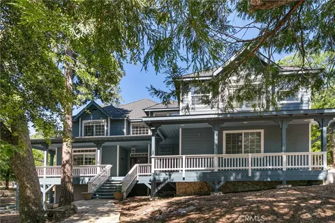 Exterior - 26125 Augusta Dr, Lake Arrowhead, CA 92352 photo 10 of 14