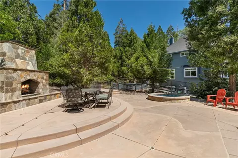Exterior - 26125 Augusta Dr, Lake Arrowhead, CA 92352 photo 4 of 14