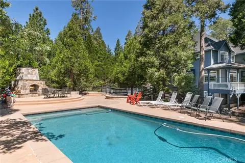 Exterior - 26125 Augusta Dr, Lake Arrowhead, CA 92352 photo 2 of 14